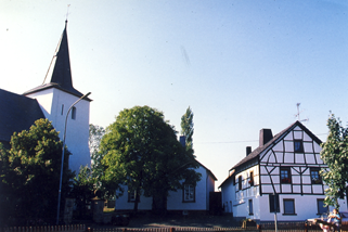 Ansicht Kirche und Pfarrheim
